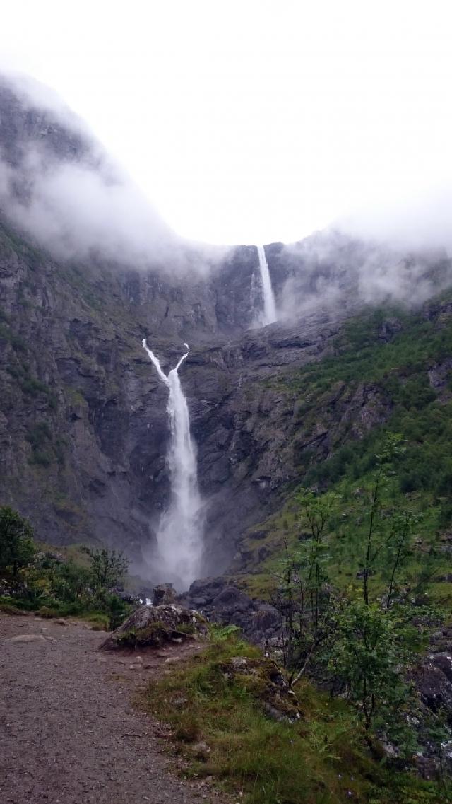 Mardalfossen издалека