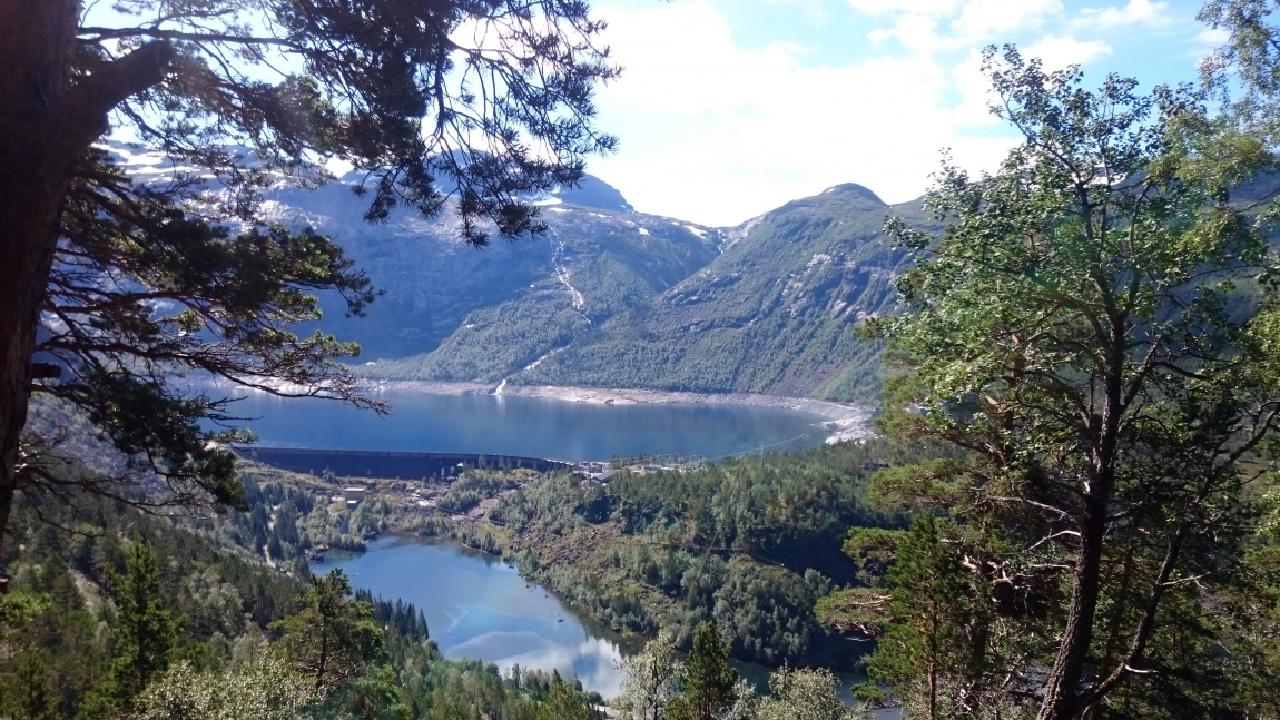Вода и плотина Вода и плотина