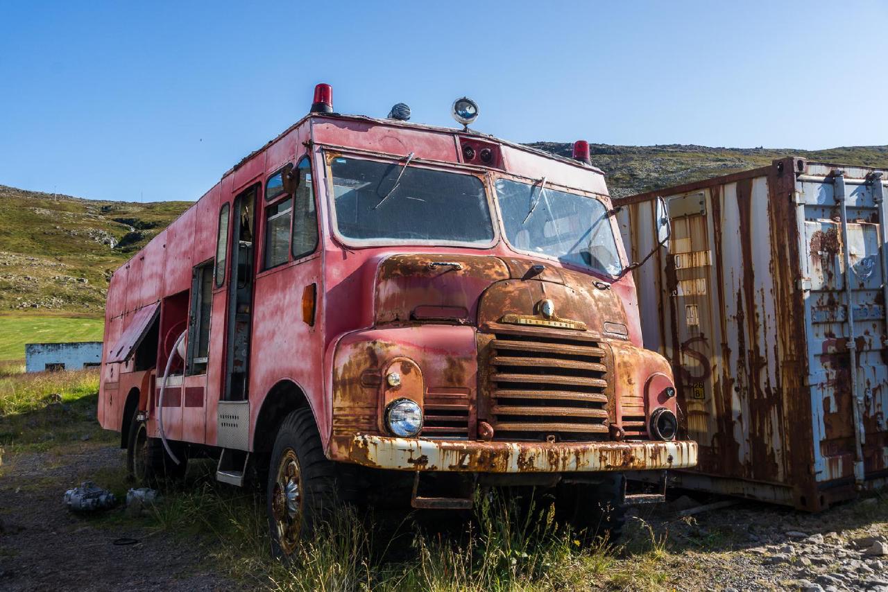 Пожарная машина / Forgotten fire engine in the middle of nowhere, Iceland