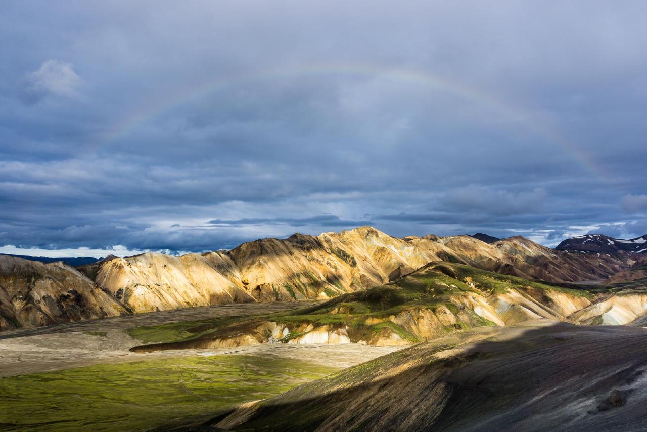 Радуга над пастельными горами Landmannaugar / Rainbow in Landmannaugar, Iceland