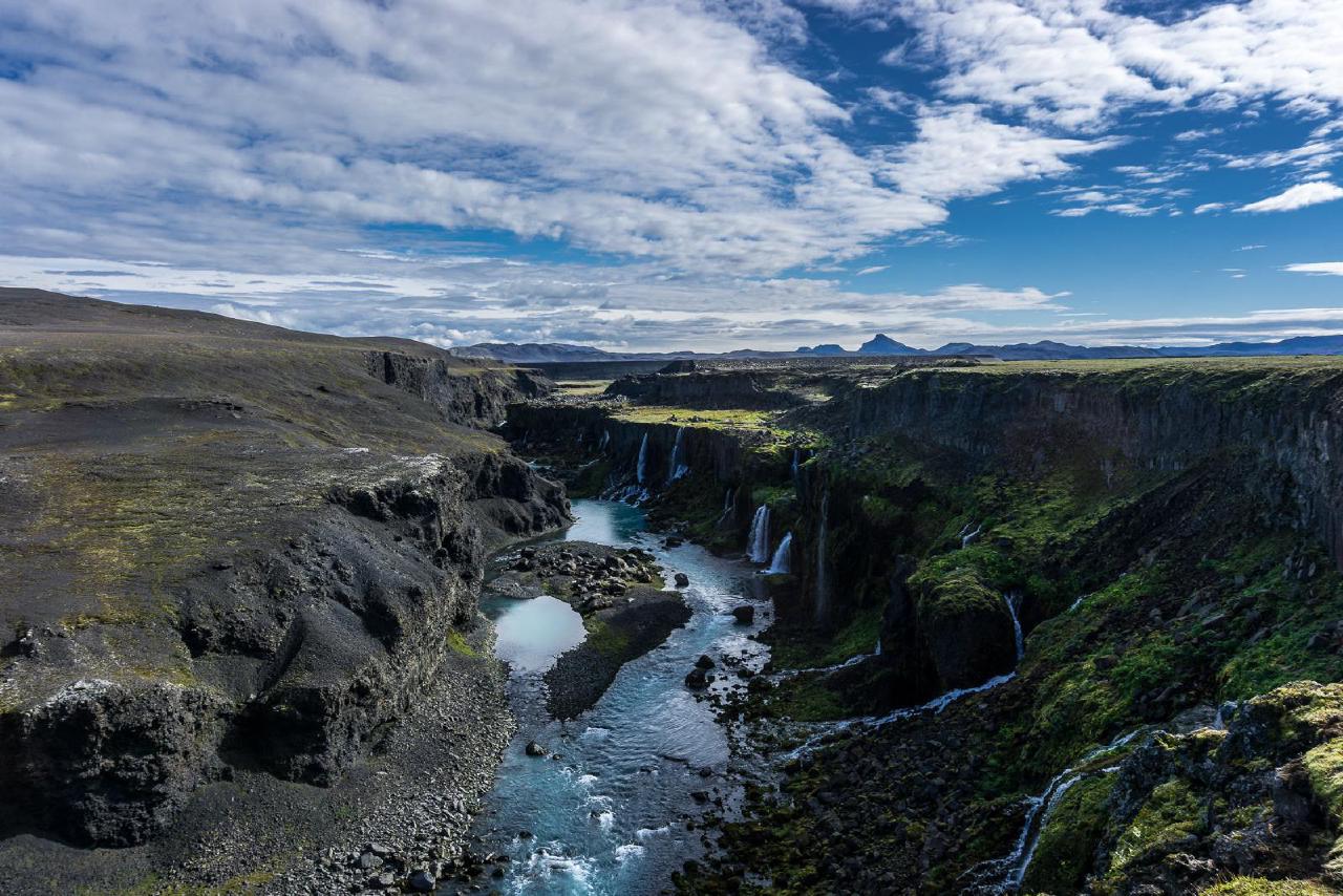 Водопадное ущелье Sigöldugljufur / Iceland - waterfall country :)