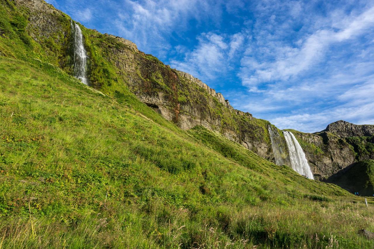 Водопады Seljalandsfoss