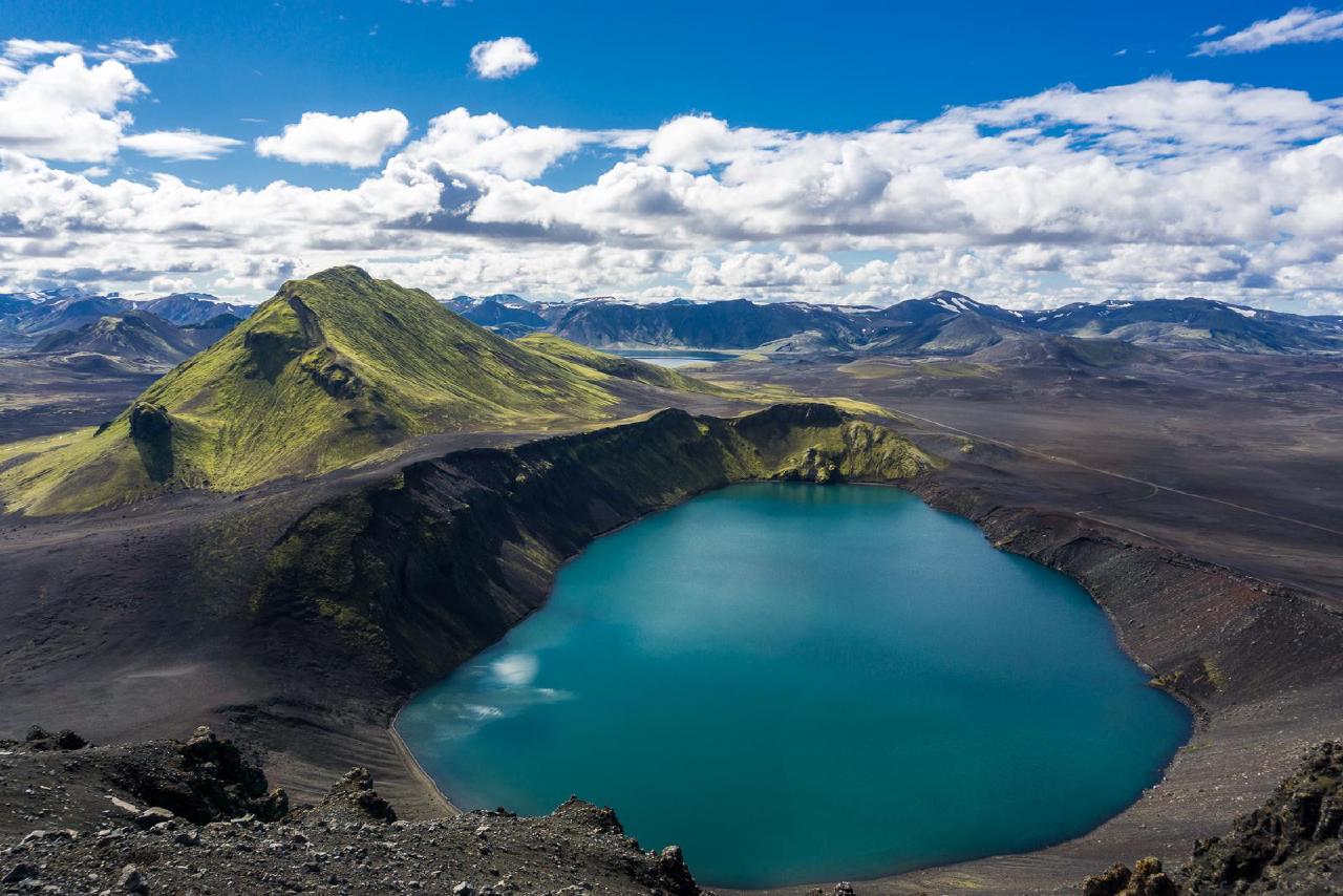 Вулканическое озеро / Voulcanic lake on the way to Landmannalaugar, Iceland