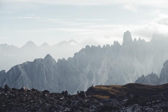 Бесконечные зубчатые Доломиты / Mountain saw in Dolomites, Italy