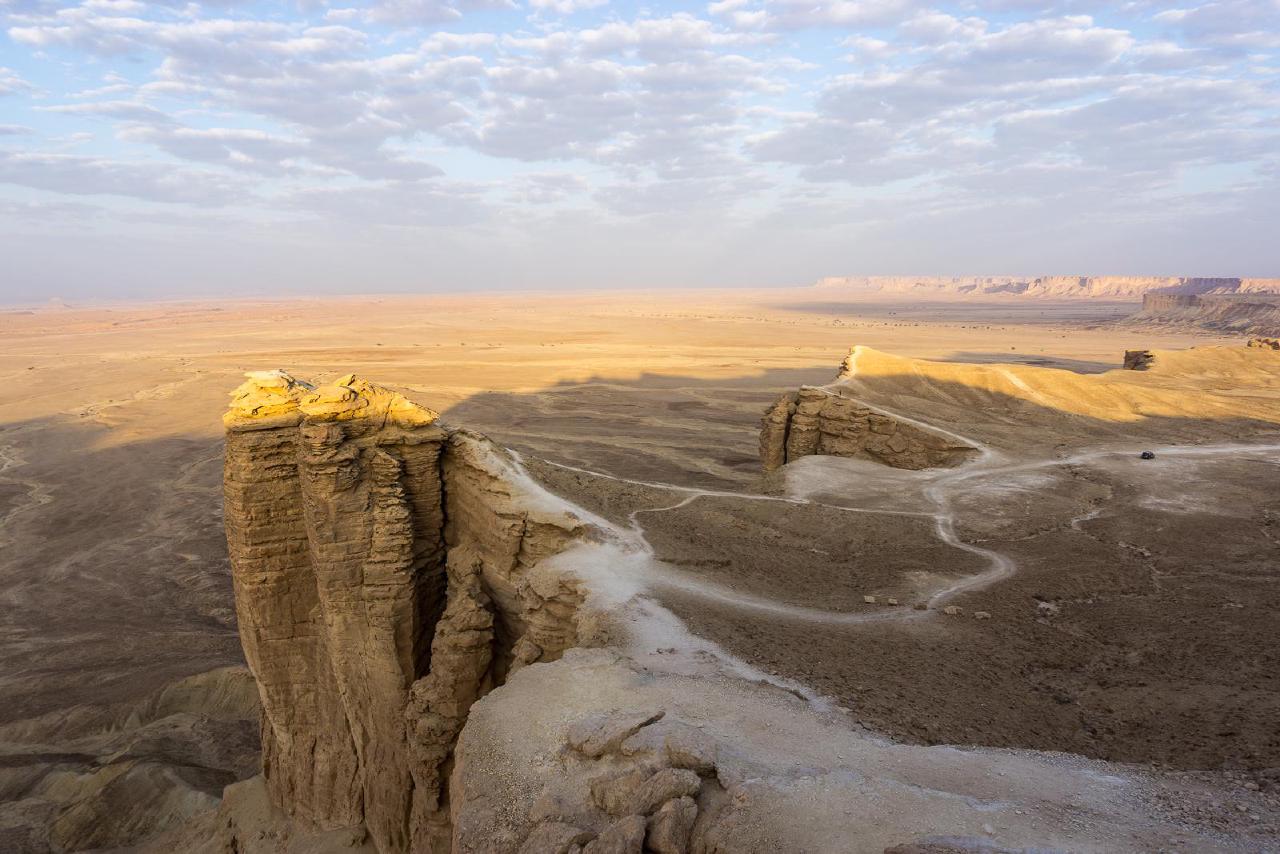 Та самая скала "Края Света" / Edge of the World, Saudi Arabia Та самая скала "Края Света" / Edge of the World, Saudi Arabia