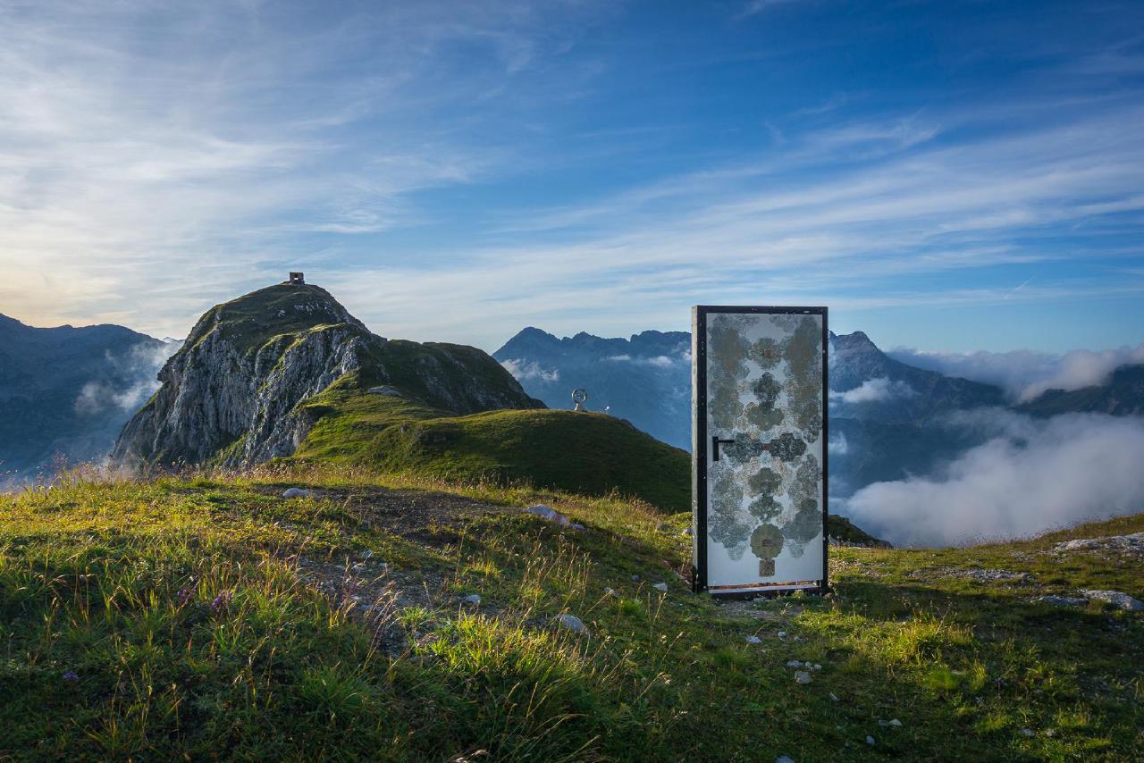 Дверь и бивак / Art on Green Ring hike, Austria Дверь и бивак / Art on Green Ring hike, Austria