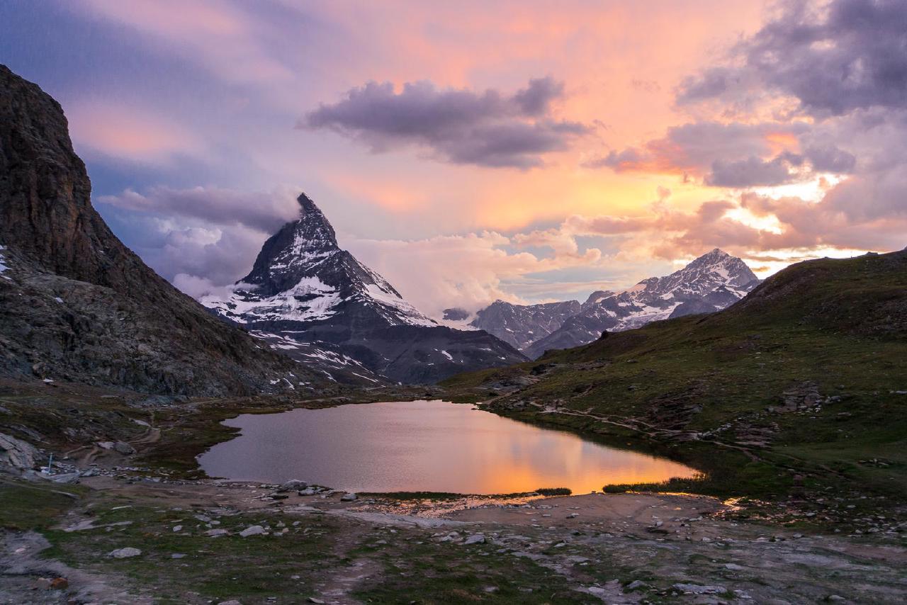 Маттерхорн на закате / Matterhorn at sunset at Riffelsee, Switzerland