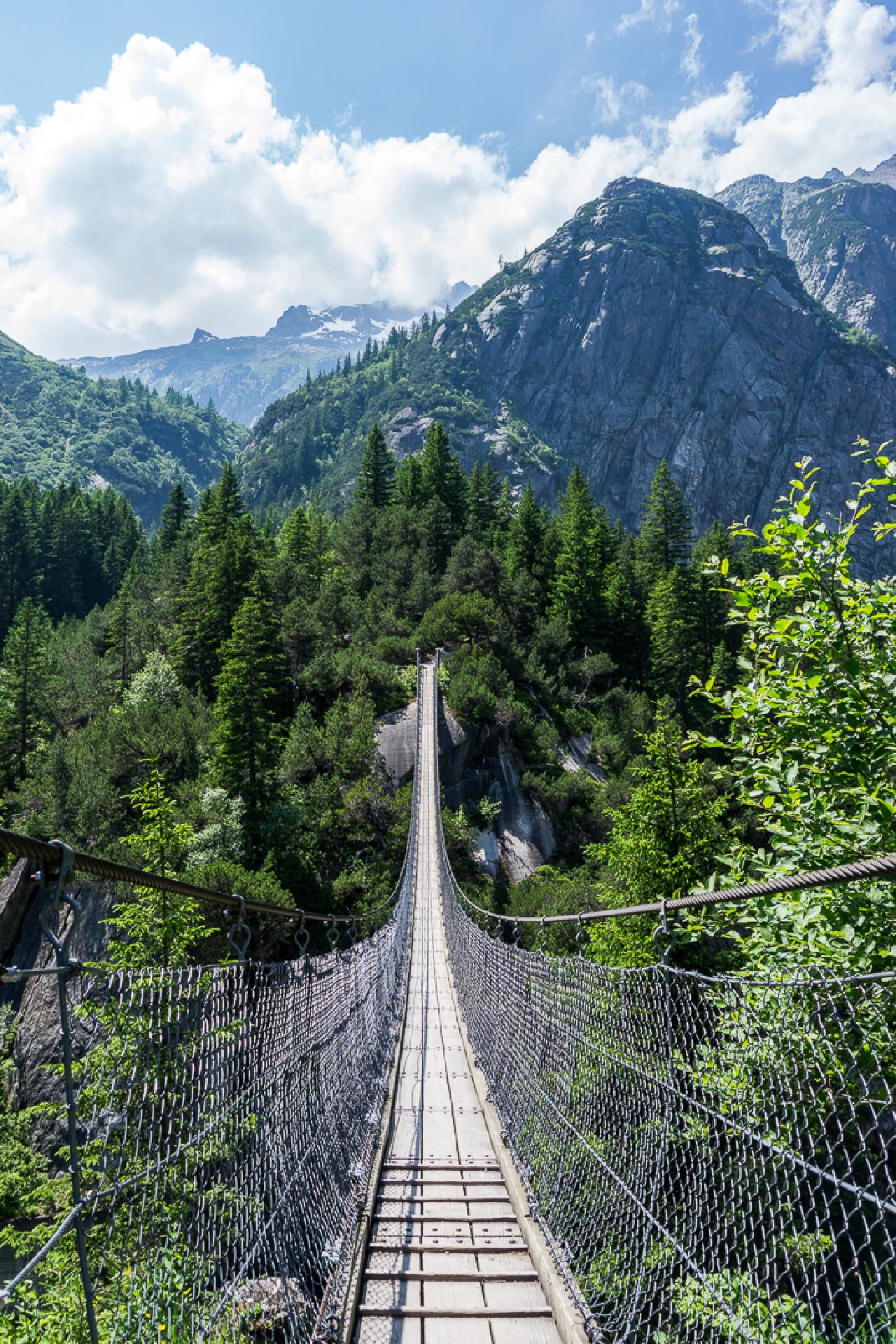 Suspension bridge near the start of the ascent