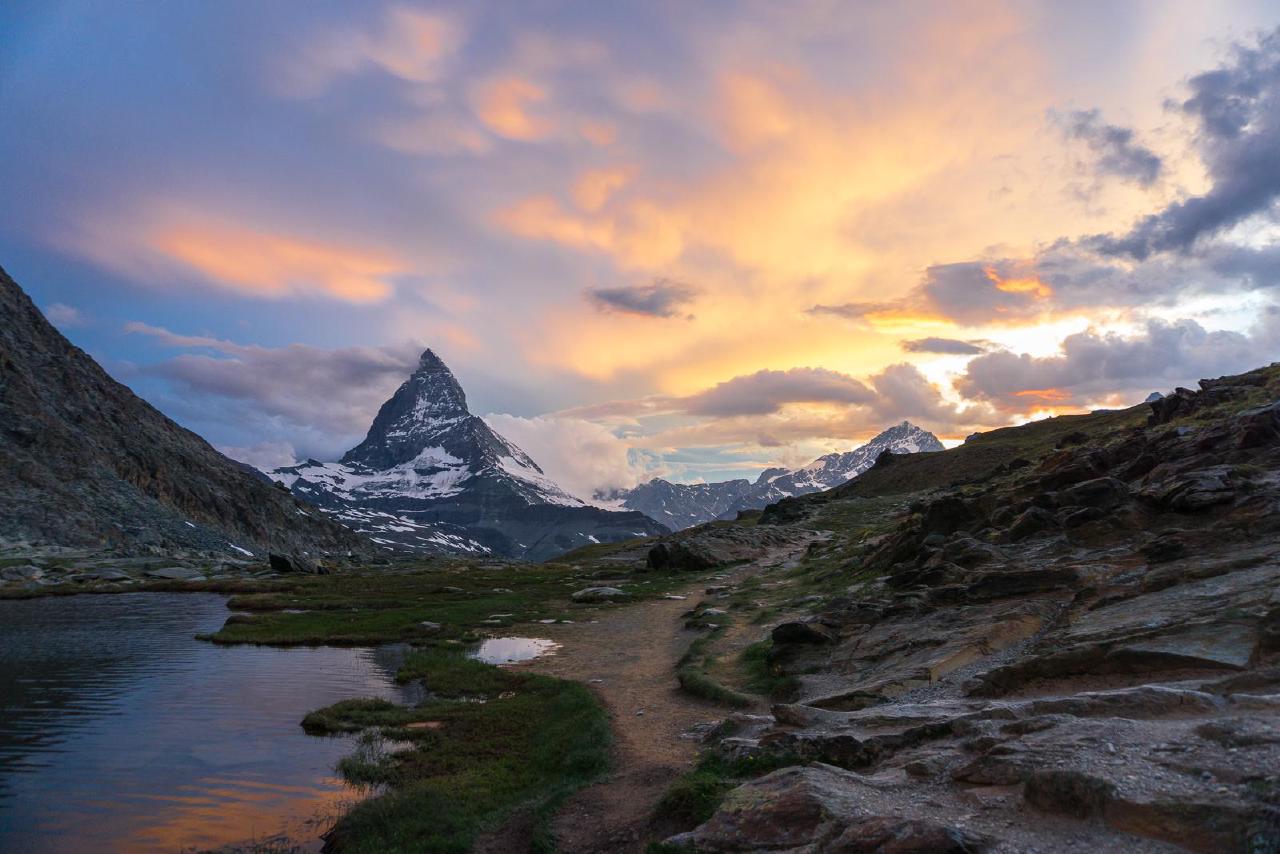 Взрыв цвета / Sunset at Matterhorn, Switzerland