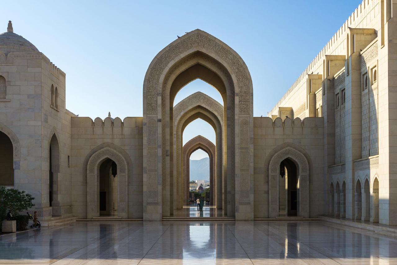 Арки в мечети / Sultan Qaboos Grand Mosque, Muscat, Oman Арки в мечети / Sultan Qaboos Grand Mosque, Muscat, Oman