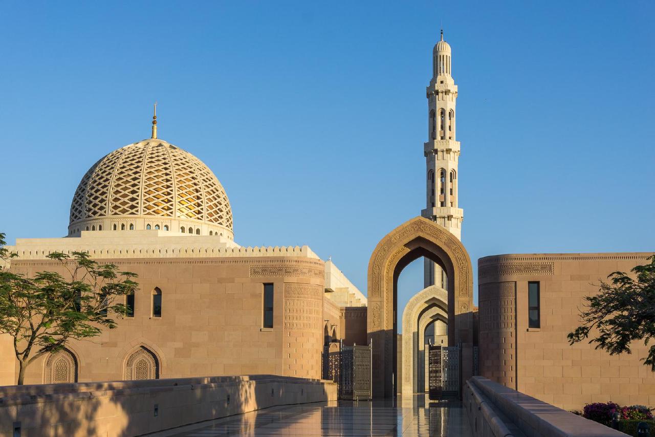 Мечеть на рассвете / Sunrise at Sultan Qaboos Grand Mosque, Muscat, Oman Мечеть на рассвете / Sunrise at Sultan Qaboos Grand Mosque, Muscat, Oman