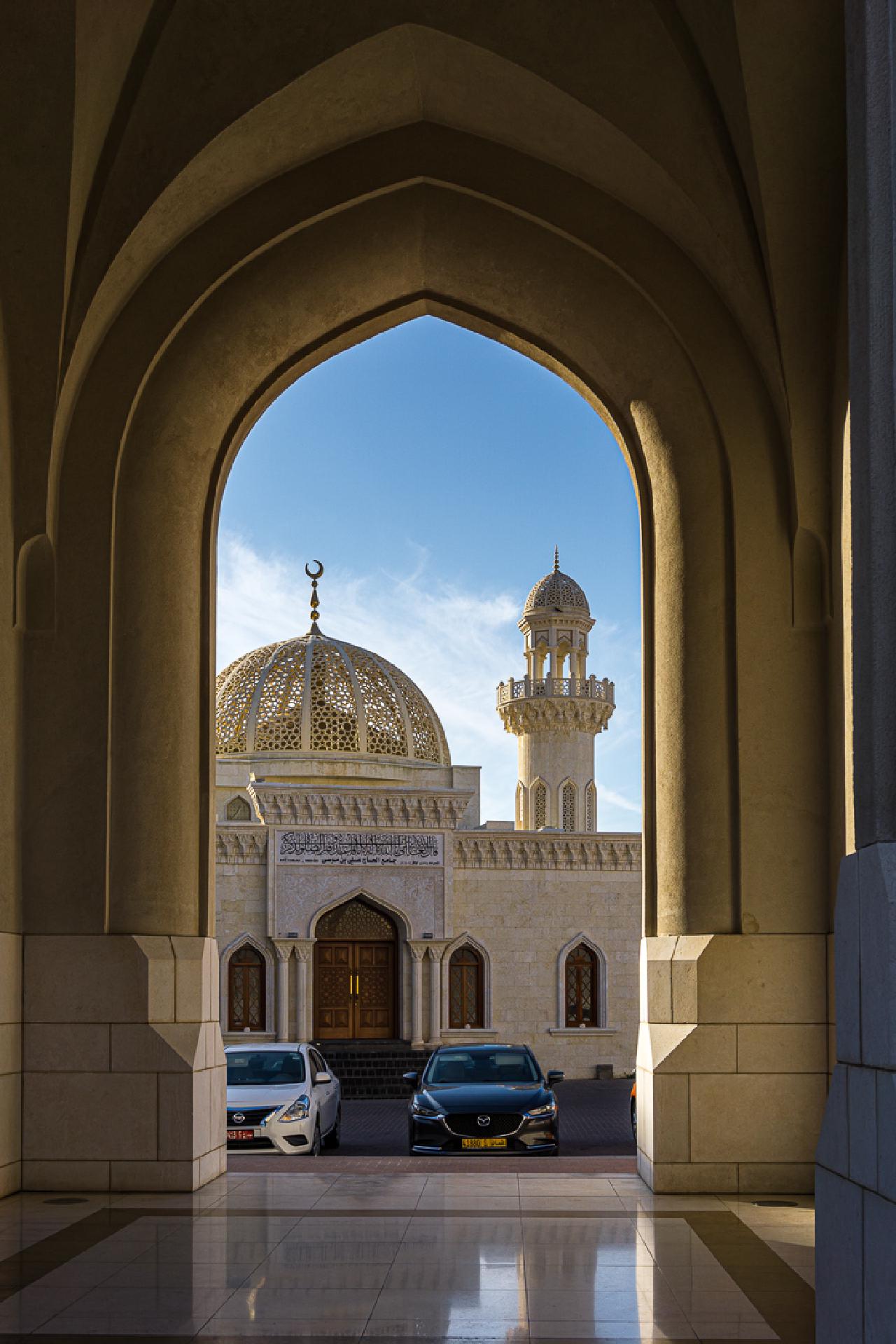 Мечеть в арке / Mosque's geometry, Muscat, Oman Мечеть в арке / Mosque's geometry, Muscat, Oman