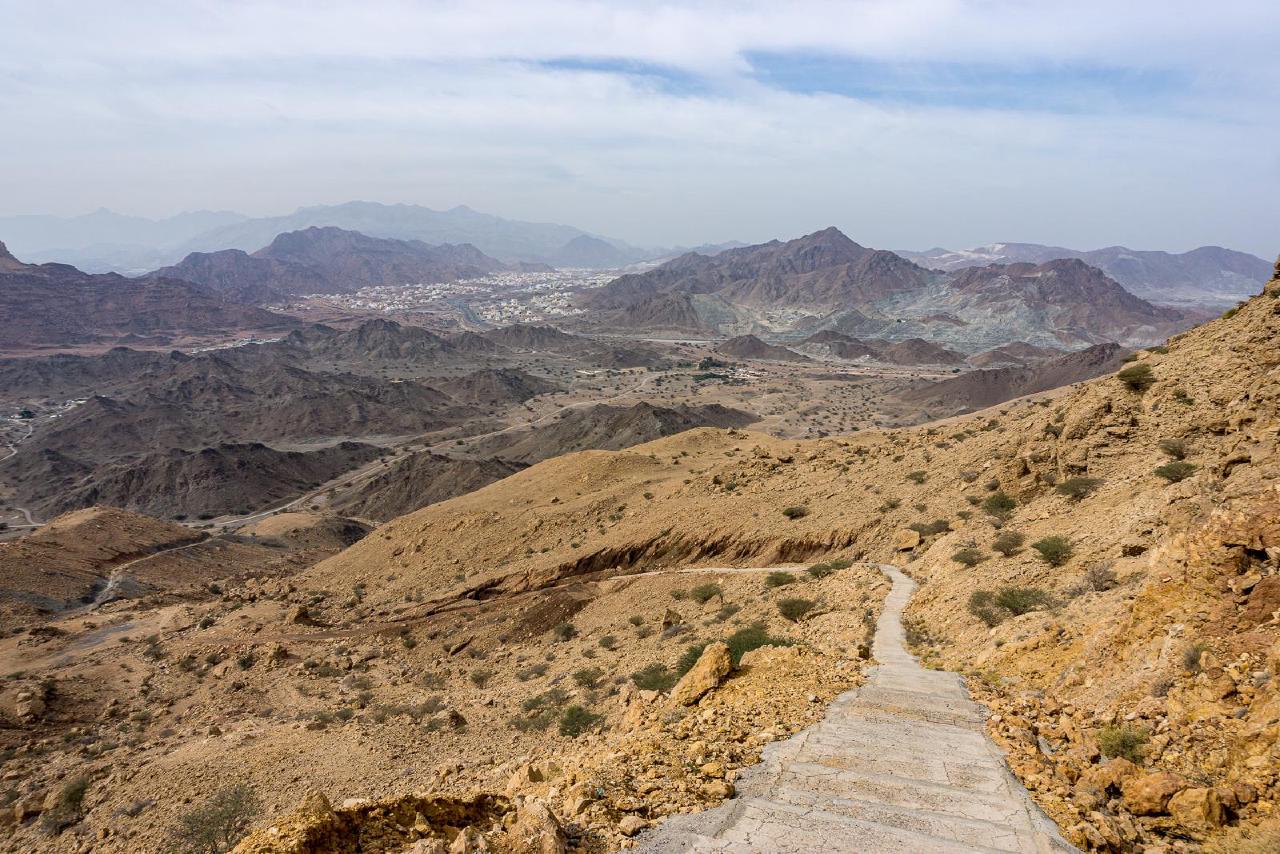 Путь вниз / Saal Devil Steps Hike, Oman Путь вниз / Saal Devil Steps Hike, Oman