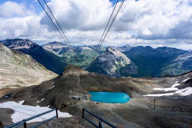 Спуск с Дьяволицы / View from Diavolezza, Switzerland